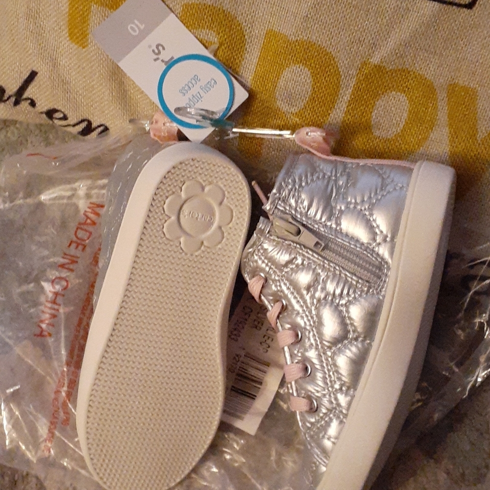 Shoes - Picture 3 of 7